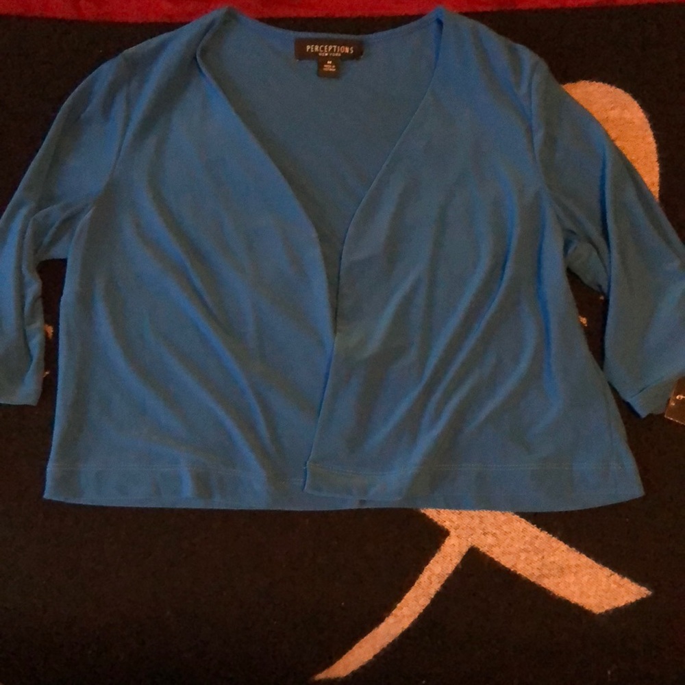 Cute blue 3/4 sleeve top